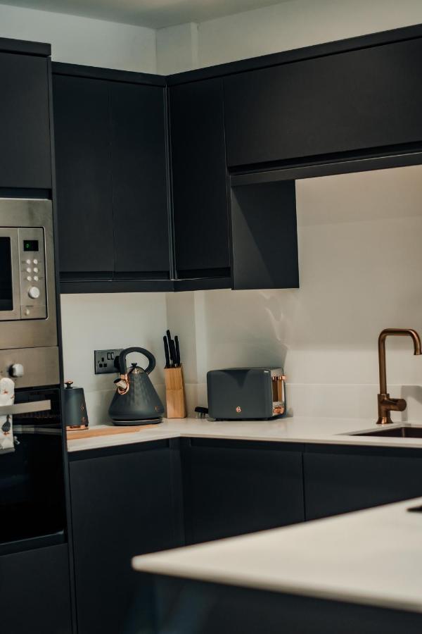 Apartment Bv Luxury 3 Bedroom Townhouse At Bed Cliff Oaks Leeds (West Yorkshire)