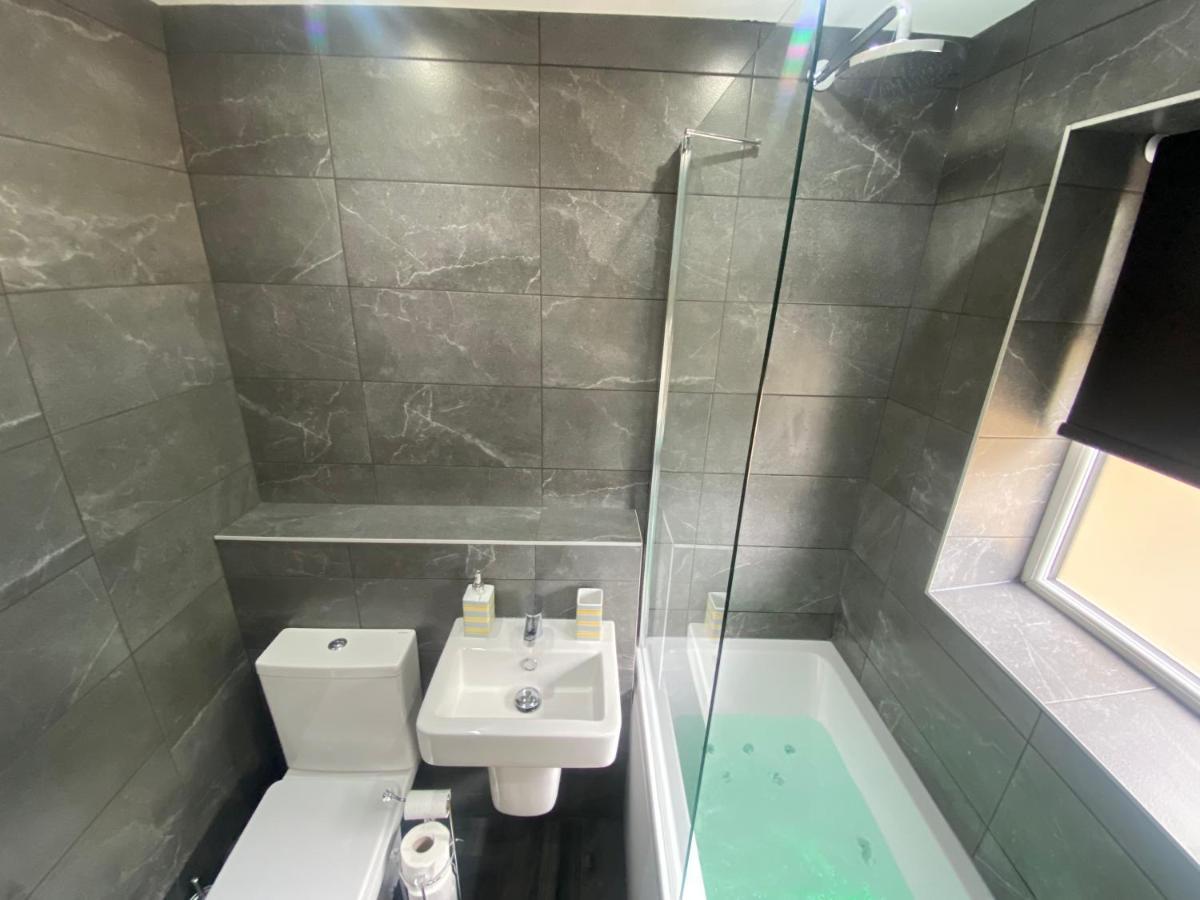 Entire Luxury Leeds Holiday home