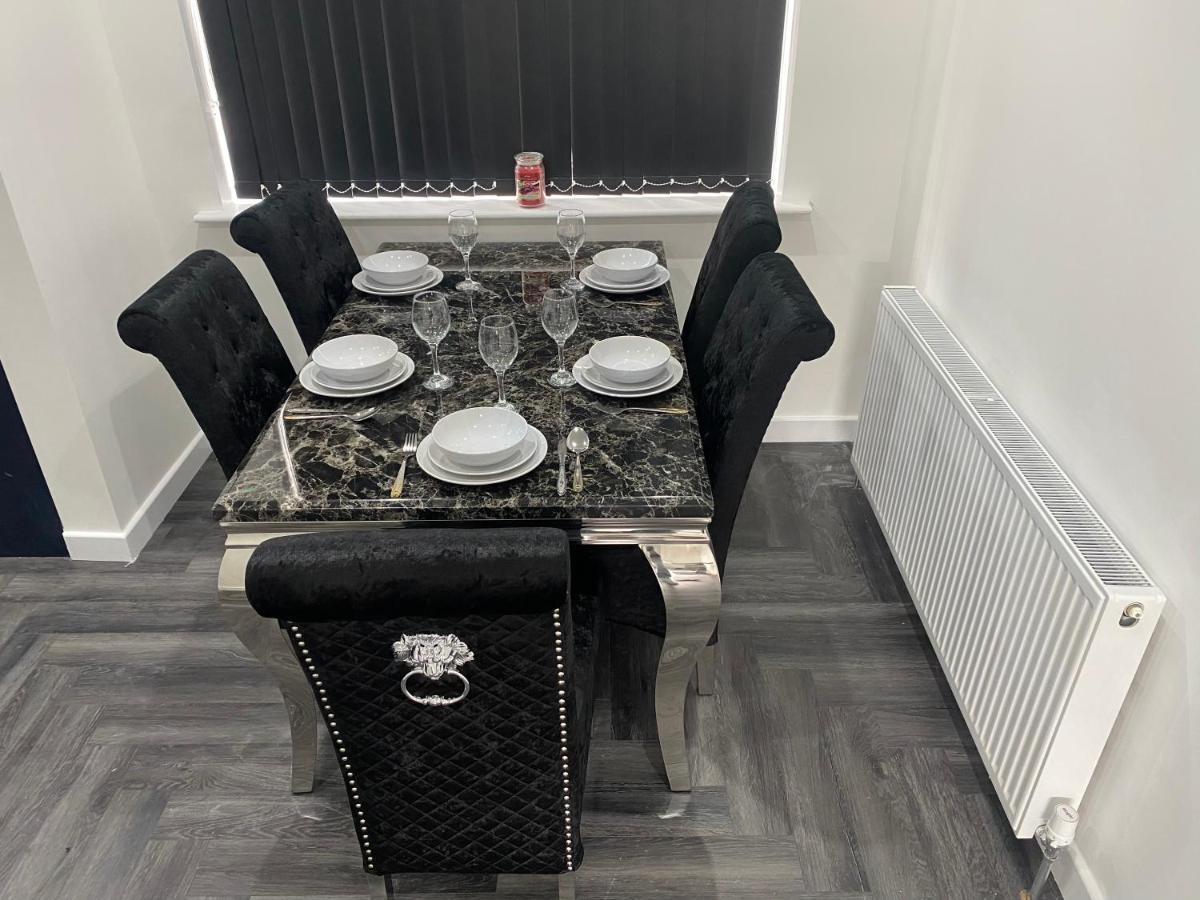 Holiday home Entire Luxury Leeds