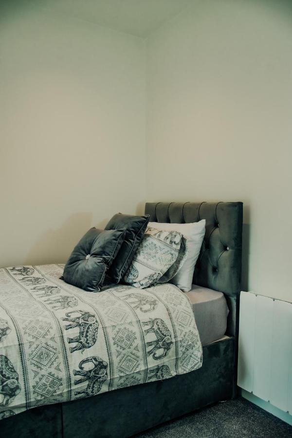 Bv Luxury 3 Bedroom Townhouse At Bed Cliff Oaks Apartment Leeds (West Yorkshire)