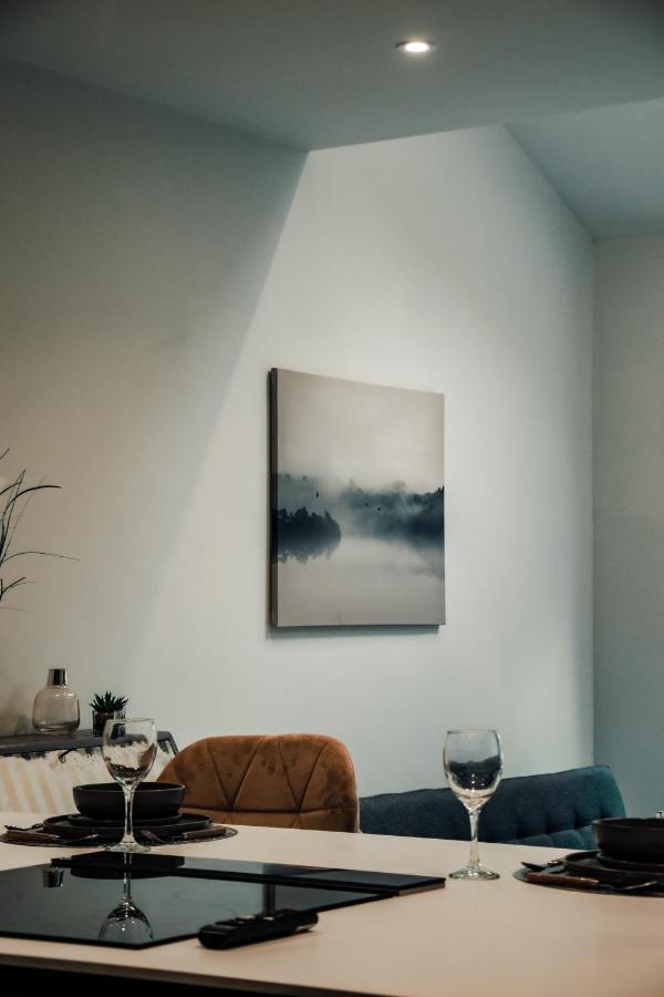 Bv Luxury 3 Bedroom Townhouse At Bed Cliff Oaks Leeds (West Yorkshire)