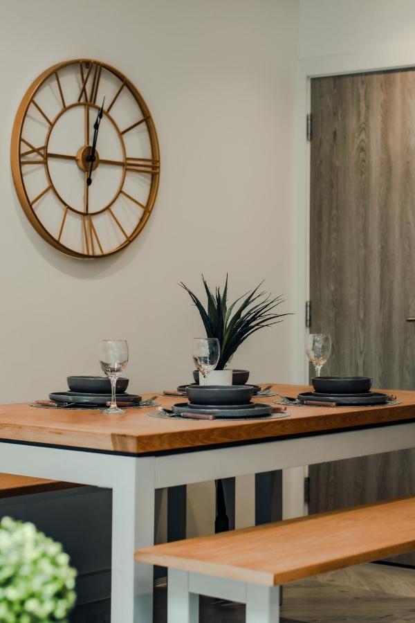 Bv Luxury 3 Bedroom Townhouse At Bed Cliff Oaks Leeds (West Yorkshire)