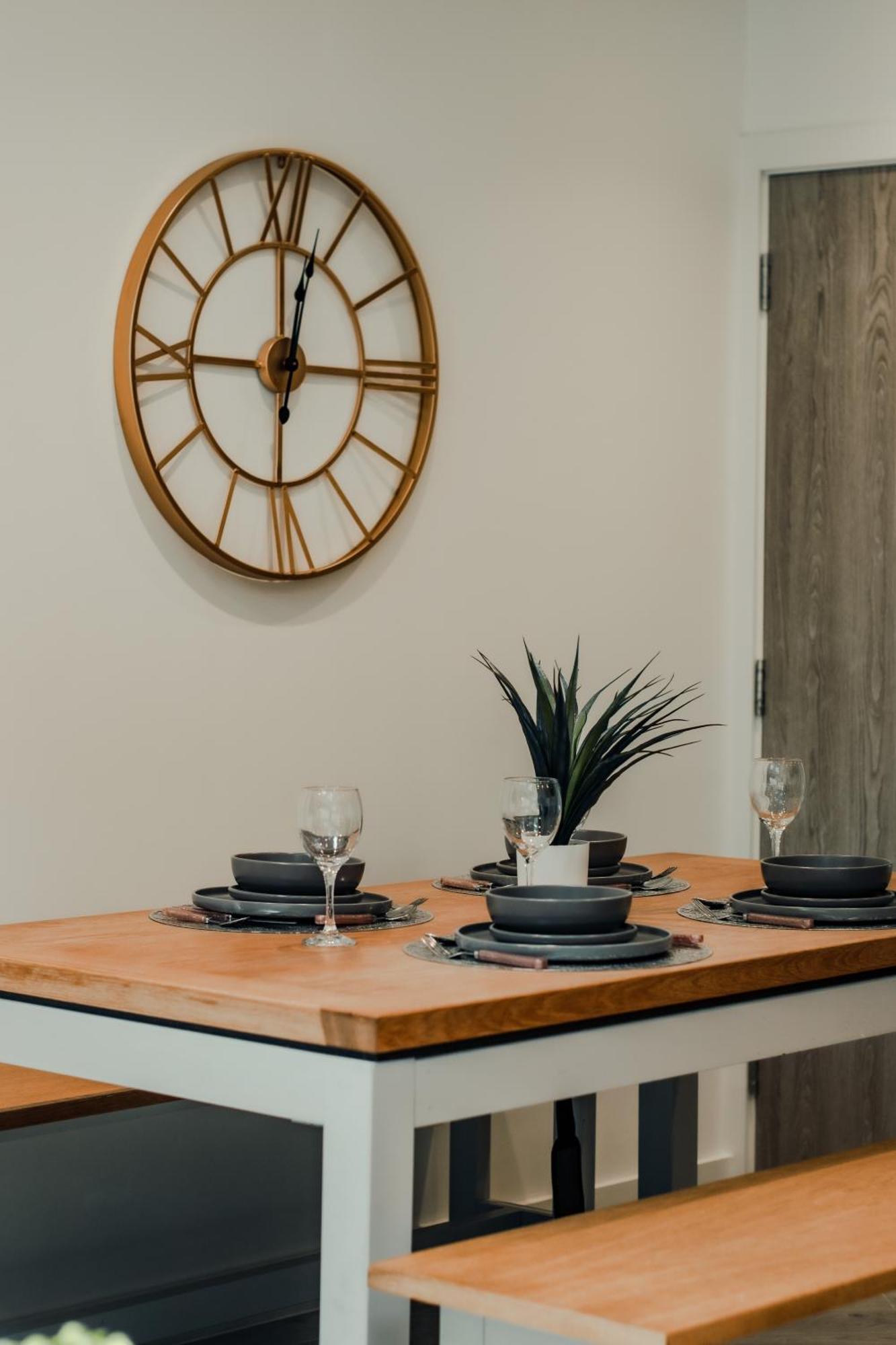 Apartment Bv Luxury 3 Bedroom Townhouse At Bed Cliff Oaks Leeds (West Yorkshire)