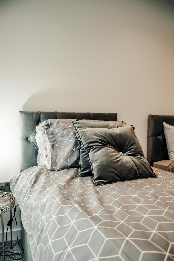 Apartment Bv Luxury 3 Bedroom Townhouse At Bed Cliff Oaks Leeds (West Yorkshire)