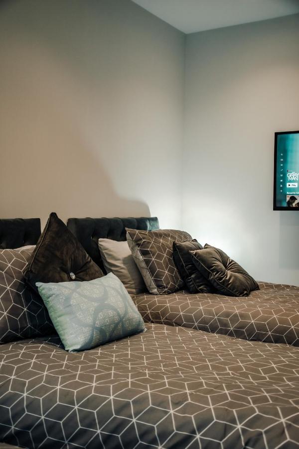 Apartment Bv Luxury 3 Bedroom Townhouse At Bed Cliff Oaks Leeds (West Yorkshire)