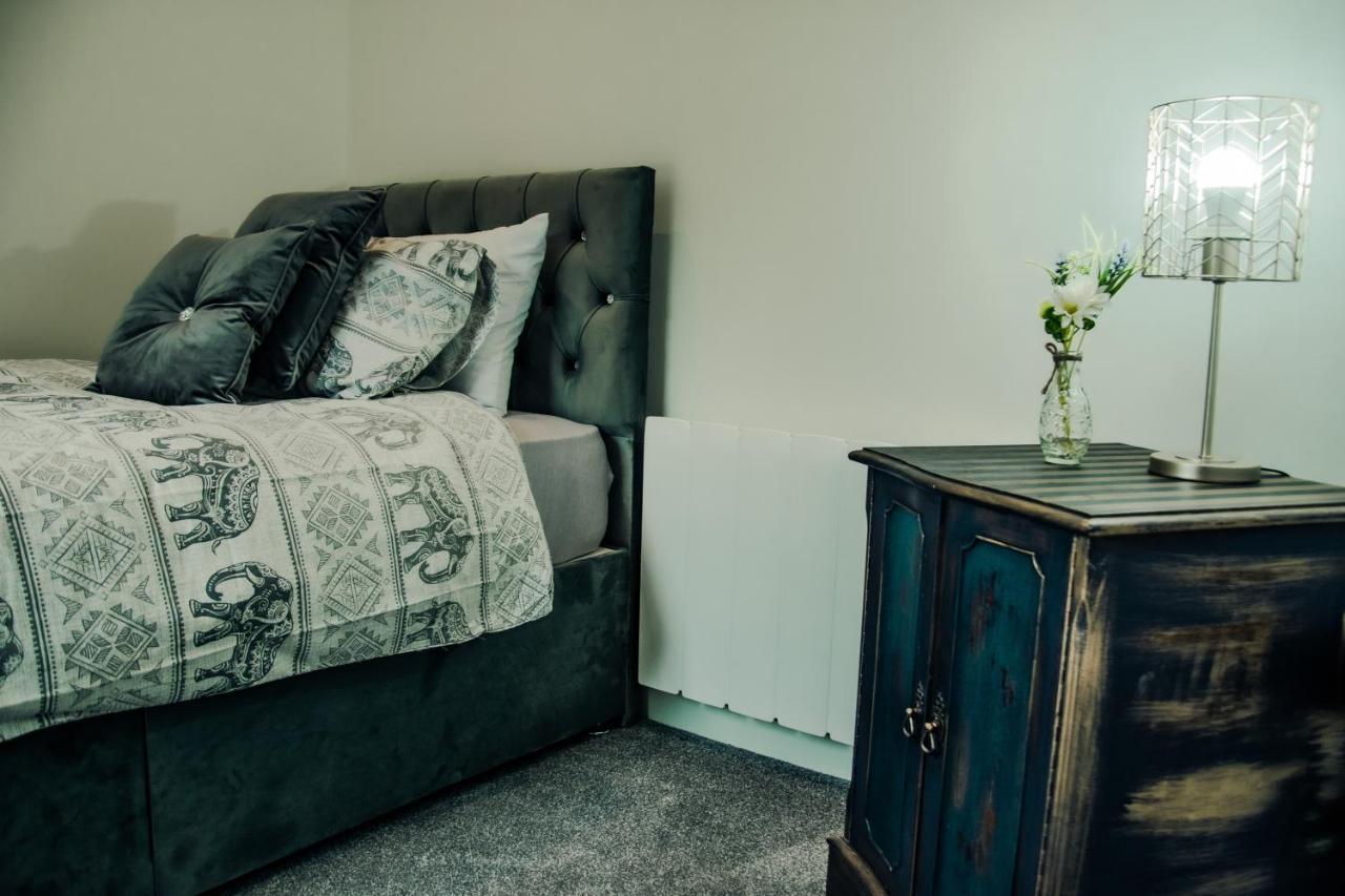 Apartment Bv Luxury 3 Bedroom Townhouse At Bed Cliff Oaks Leeds (West Yorkshire)