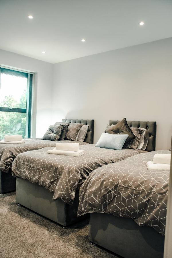 Apartment Bv Luxury 3 Bedroom Townhouse At Bed Cliff Oaks Leeds (West Yorkshire)