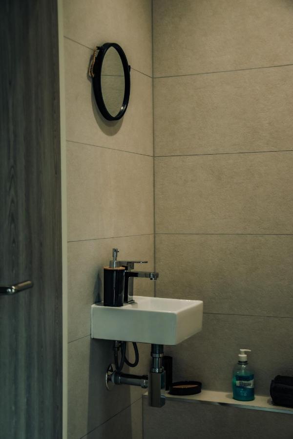 Bv Luxury 3 Bedroom Townhouse At Bed Cliff Oaks * Leeds (West Yorkshire)