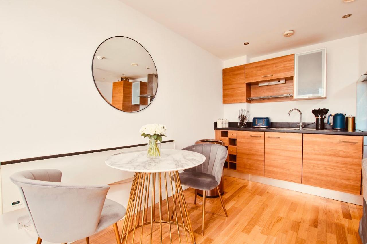 Apartment King Deluxe Large Balcony& Free Parking! *