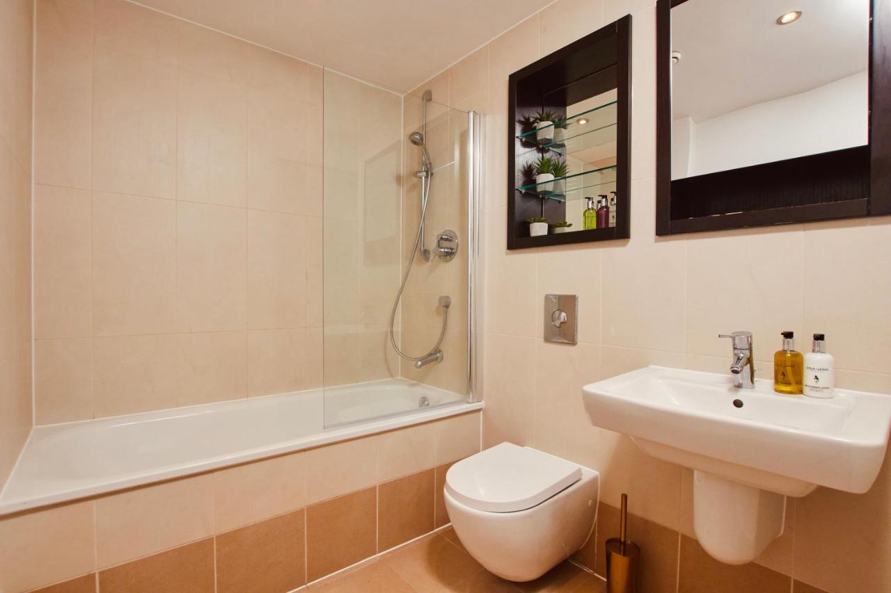 King Deluxe Large Balcony& Free Parking! Apartment