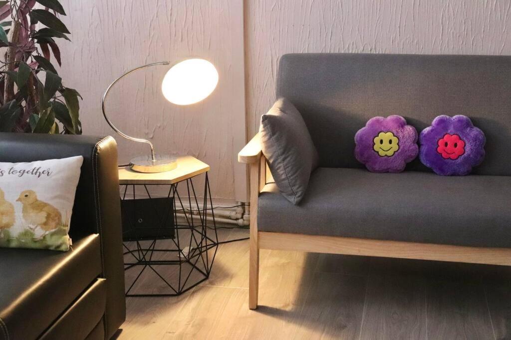 Away From - 2 Bed Free Parking & Wifi Apartment