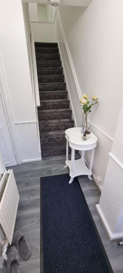 Guest house Modern & Elegant W/ Netflix And Parking *