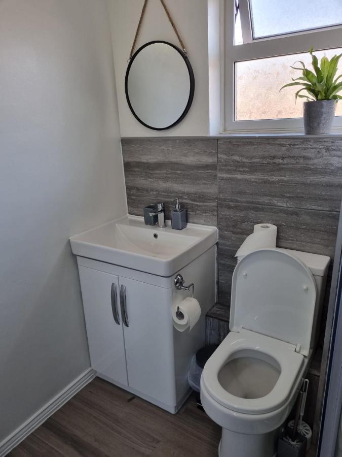 Modern & Elegant W/ Netflix And Parking * Leeds (West Yorkshire)