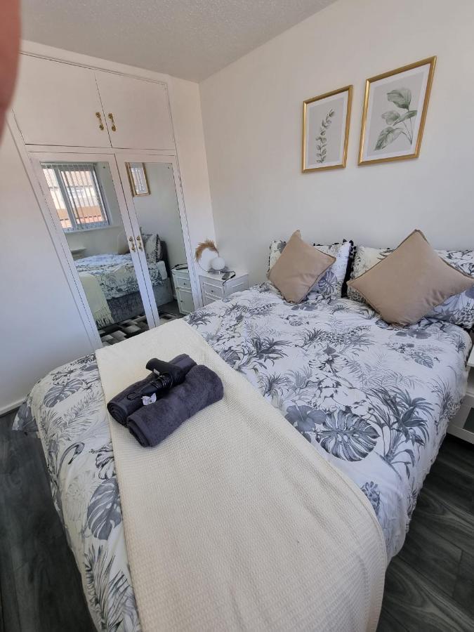 Modern & Elegant W/ Netflix And Parking Guest house *