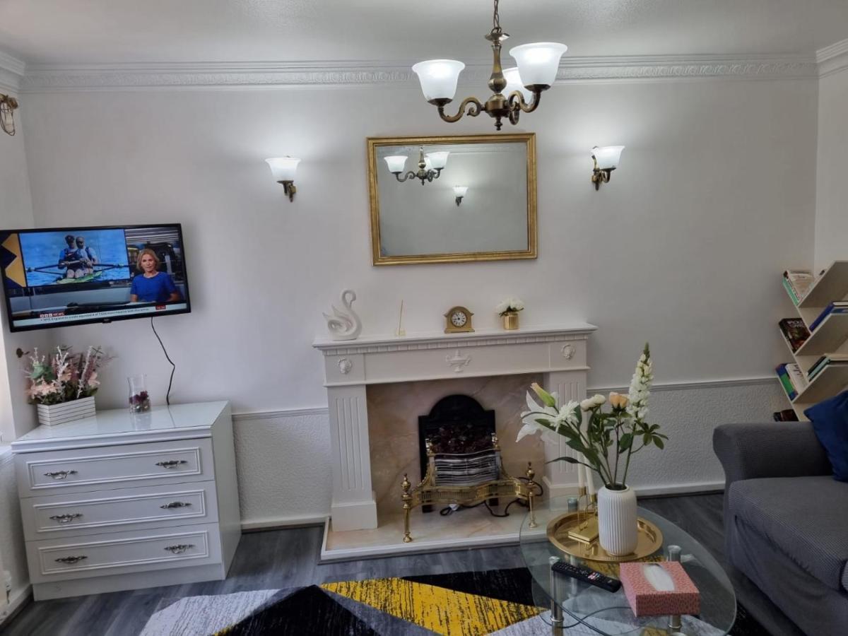 Modern & Elegant W/ Netflix And Parking Guest house Leeds (West Yorkshire)