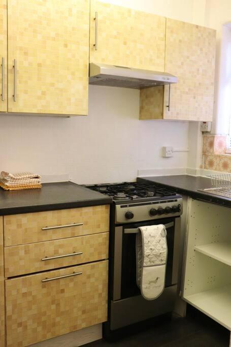Away From - 2 Bed Free Parking & Wifi Apartment Leeds (West Yorkshire)