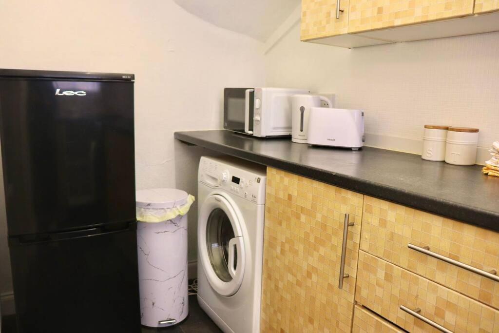 Apartment Away From - 2 Bed Free Parking & Wifi Leeds (West Yorkshire)