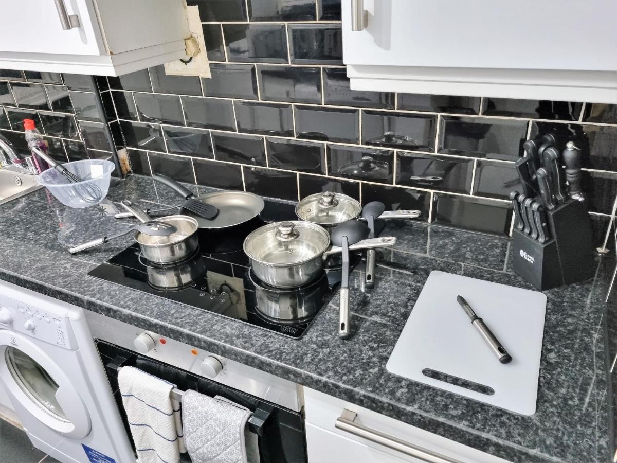 Holiday home *10or* Setup For Your Relaxed & Amazing + Free Parking + Free Fast Wifi * Leeds (West Yorkshire)