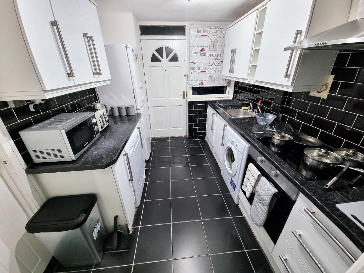 *10or* Setup For Your Relaxed & Amazing + Free Parking + Free Fast Wifi * Holiday home Leeds (West Yorkshire)
