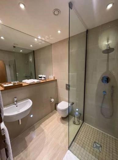 Quebecs Luxury Aparthotel Leeds (West Yorkshire)