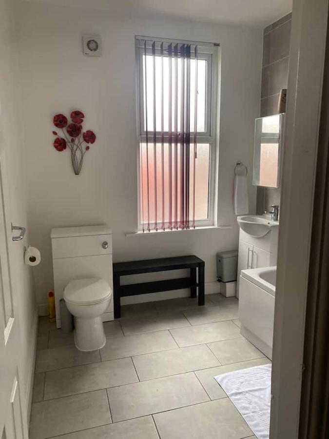Holiday home Spacious House With 3 Ensuite Bedrooms In Leeds *