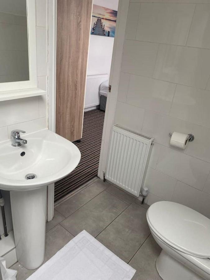 Spacious House With 3 Ensuite Bedrooms In Leeds Holiday home