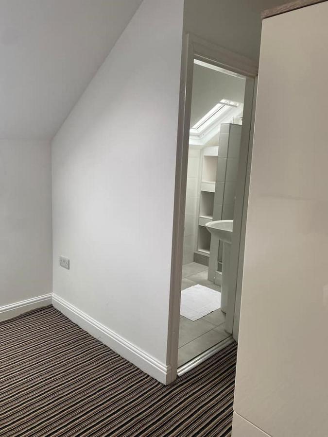 Holiday home Spacious House With 3 Ensuite Bedrooms In Leeds *