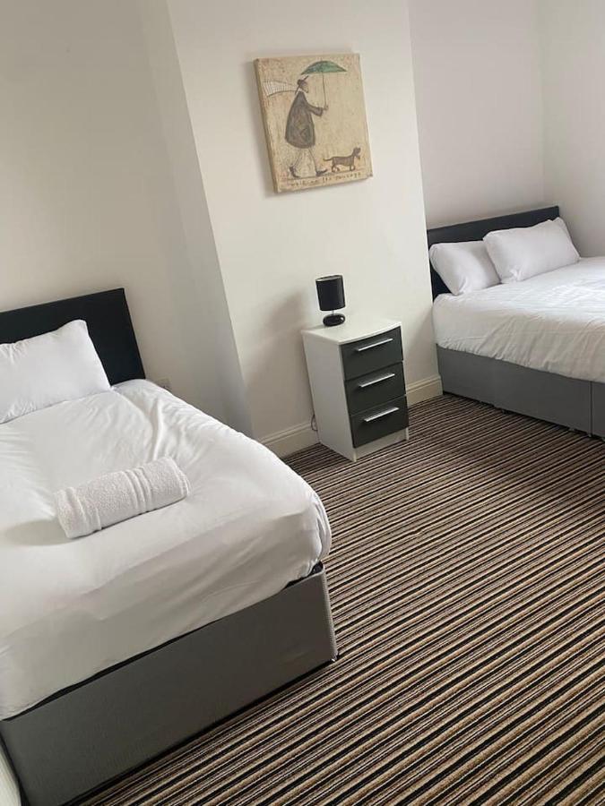 Spacious House With 3 Ensuite Bedrooms In Leeds *