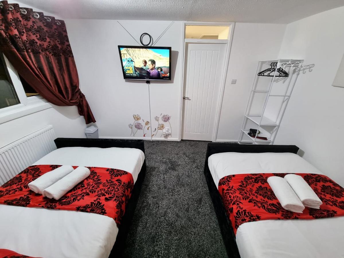 Holiday home *10or* Setup For Your Relaxed & Amazing + Free Parking + Free Fast Wifi * *