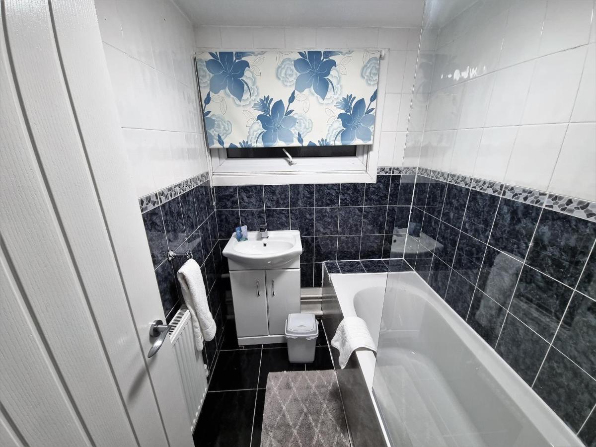 Holiday home *10or* Setup For Your Relaxed & Amazing + Free Parking + Free Fast Wifi * Leeds (West Yorkshire)