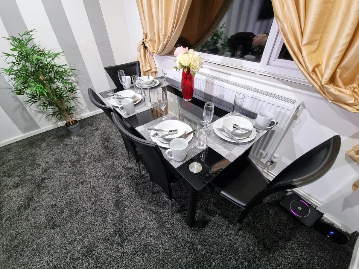 Holiday home *10or* Setup For Your Relaxed & Amazing + Free Parking + Free Fast Wifi * Leeds (West Yorkshire)