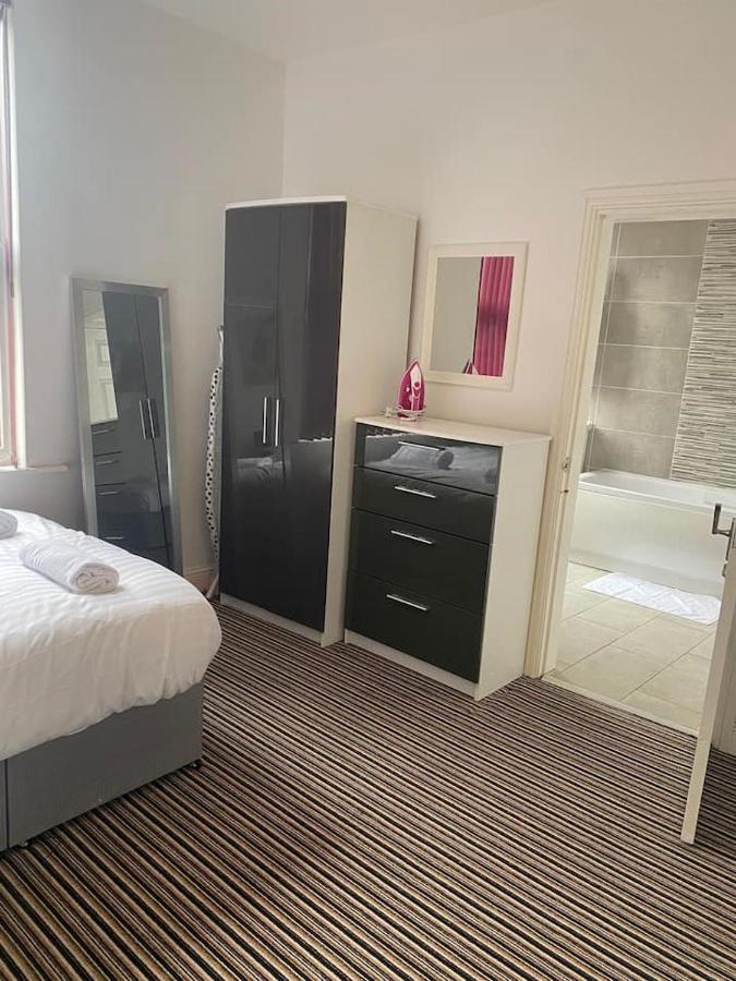 Spacious House With 3 Ensuite Bedrooms In Leeds Holiday home Leeds (West Yorkshire)