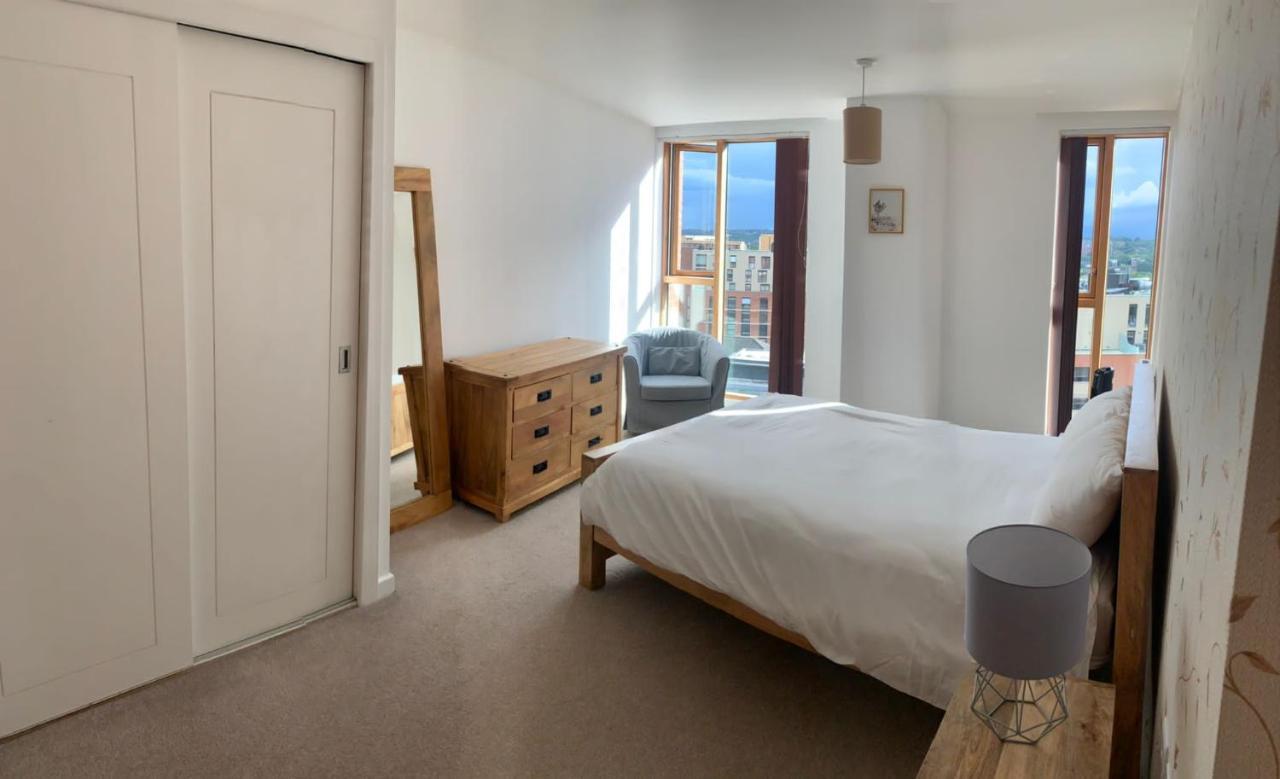 2 Bed In Granary Wharf Leeds Apartment *