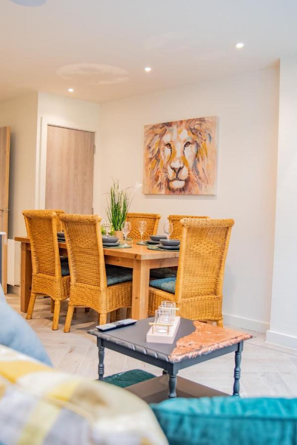 Apartment Bv Comfy Spacious 3 Bedroom Townhouse At One Cliff Oak Leeds Perfect For Contractors Leeds (West Yorkshire)