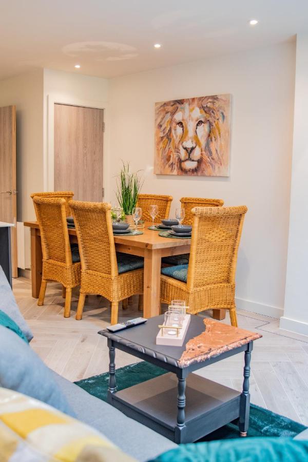 Apartment Bv Comfy Spacious 3 Bedroom Townhouse At One Cliff Oak Leeds Perfect For Contractors *