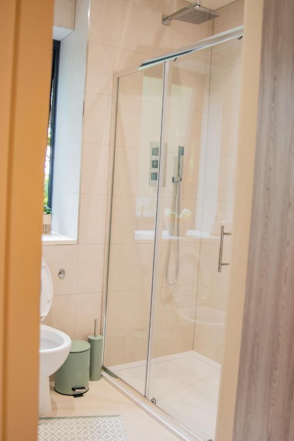 Bv Comfy Spacious 3 Bedroom Townhouse At One Cliff Oak Leeds Perfect For Contractors