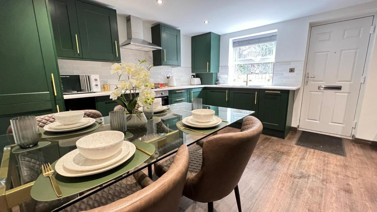 Canalside Apartment *