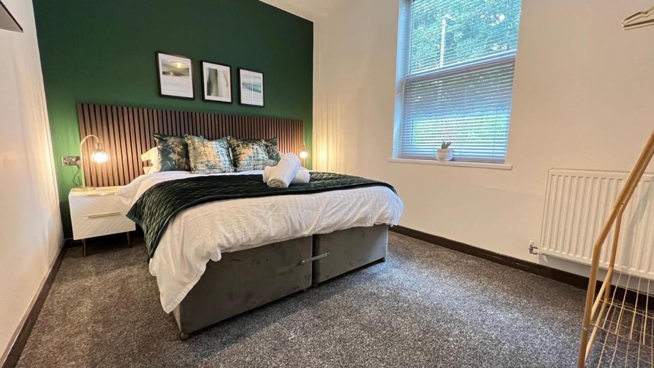Canalside Apartment *