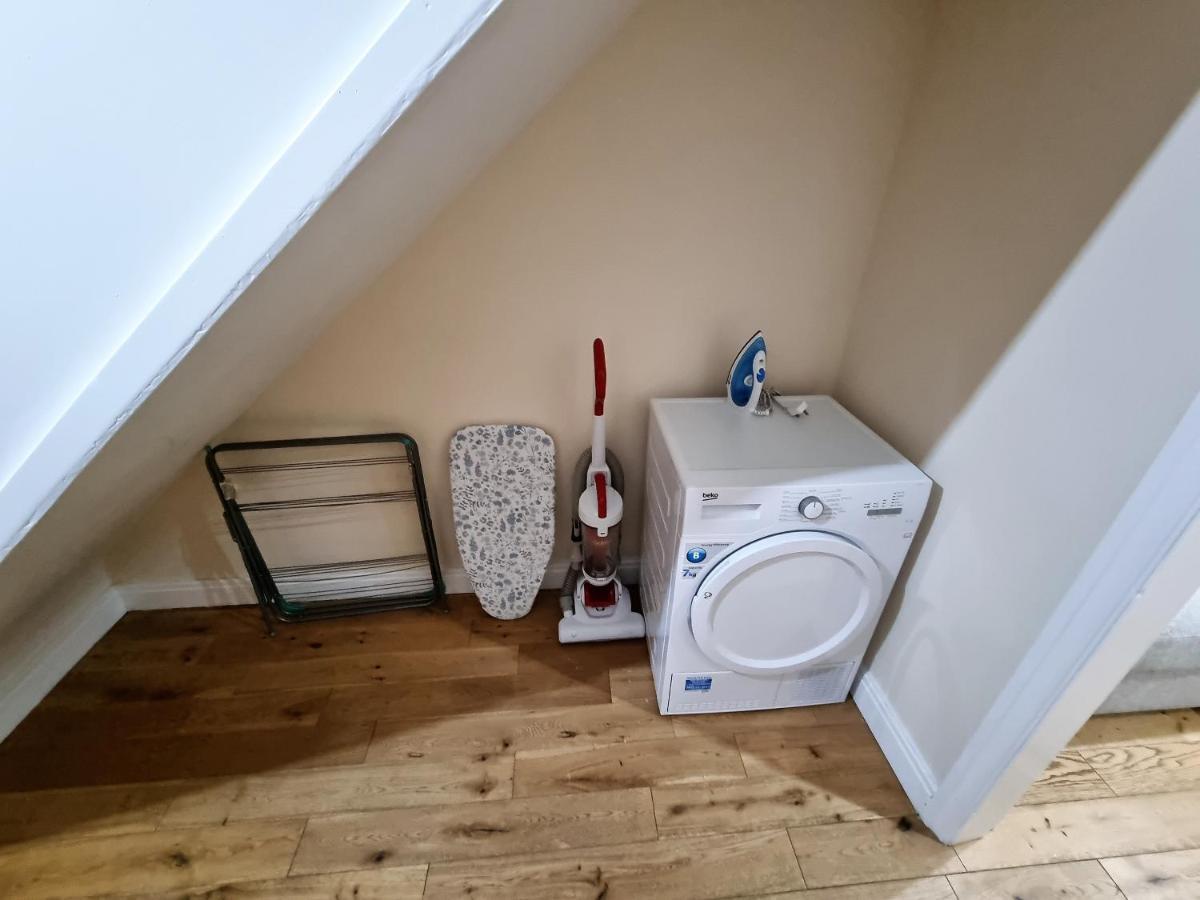 Apartment *f43nh* Setup For Your Relaxed & Cosy + Free Parking + Free Fast Wifi * Leeds (West Yorkshire)