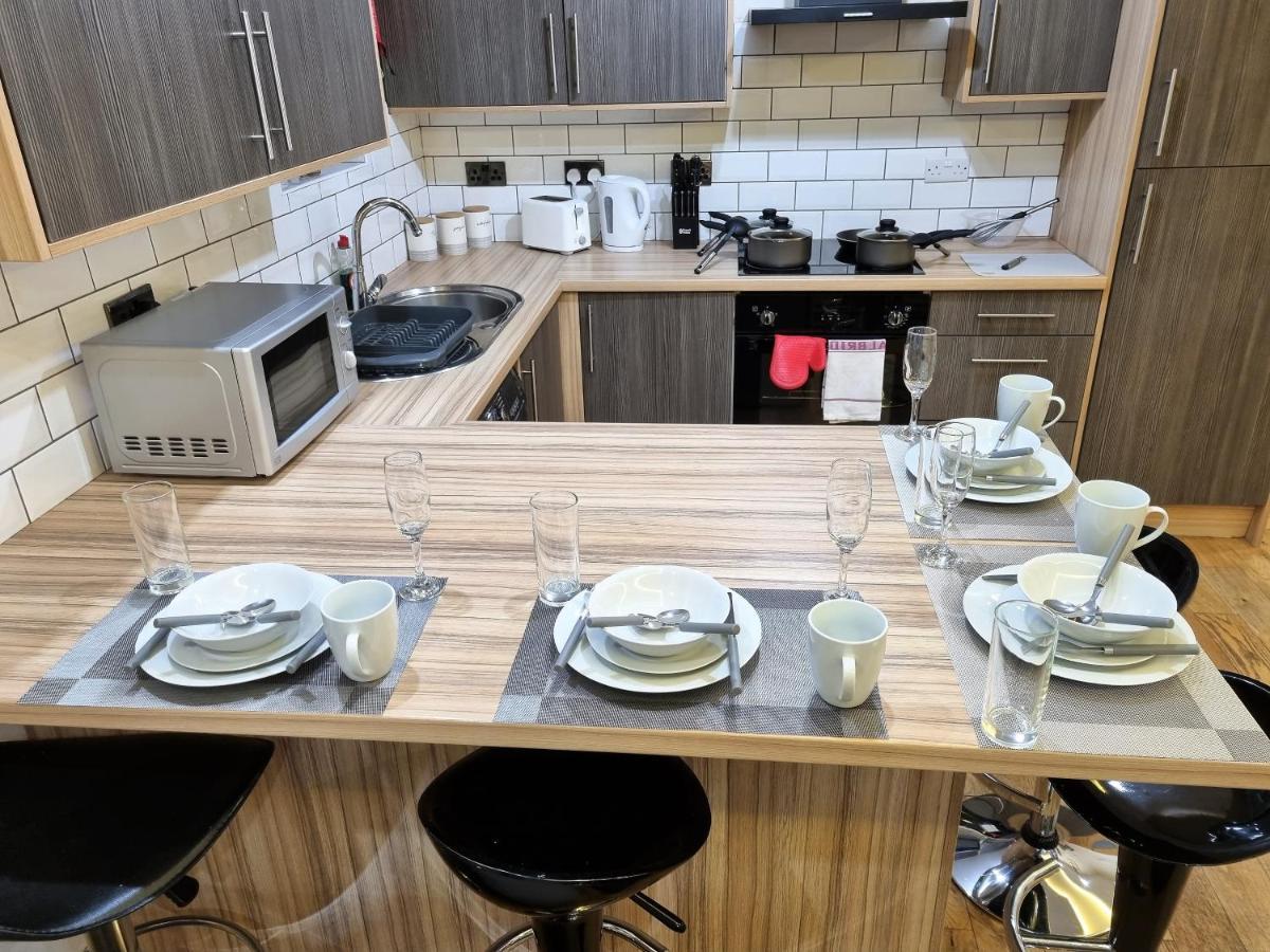 Apartment *f43nh* Setup For Your Relaxed & Cosy + Free Parking + Free Fast Wifi * Leeds (West Yorkshire)
