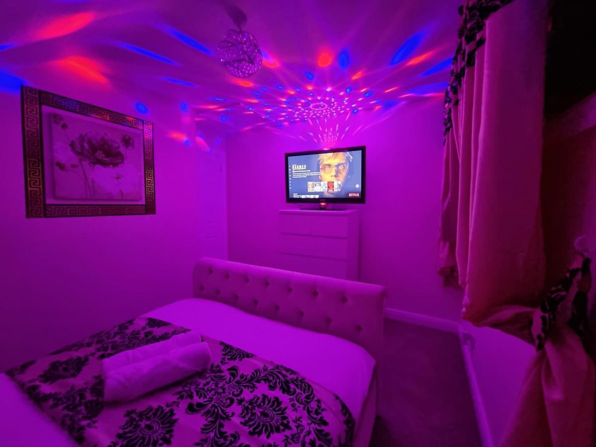 *f43nh* Setup For Your Relaxed & Cosy + Free Parking + Free Fast Wifi * Leeds (West Yorkshire)