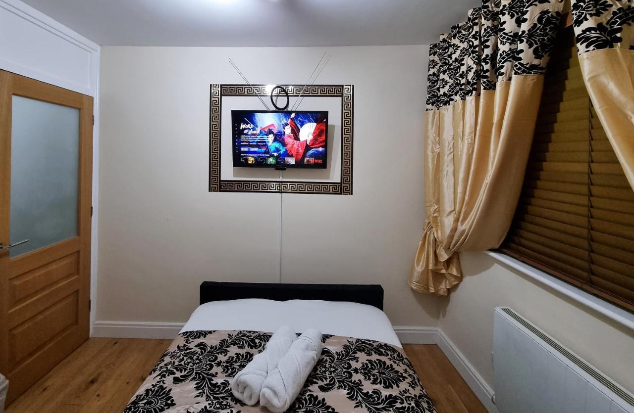 Apartment *f43nh* Setup For Your Relaxed & Cosy + Free Parking + Free Fast Wifi * Leeds (West Yorkshire)