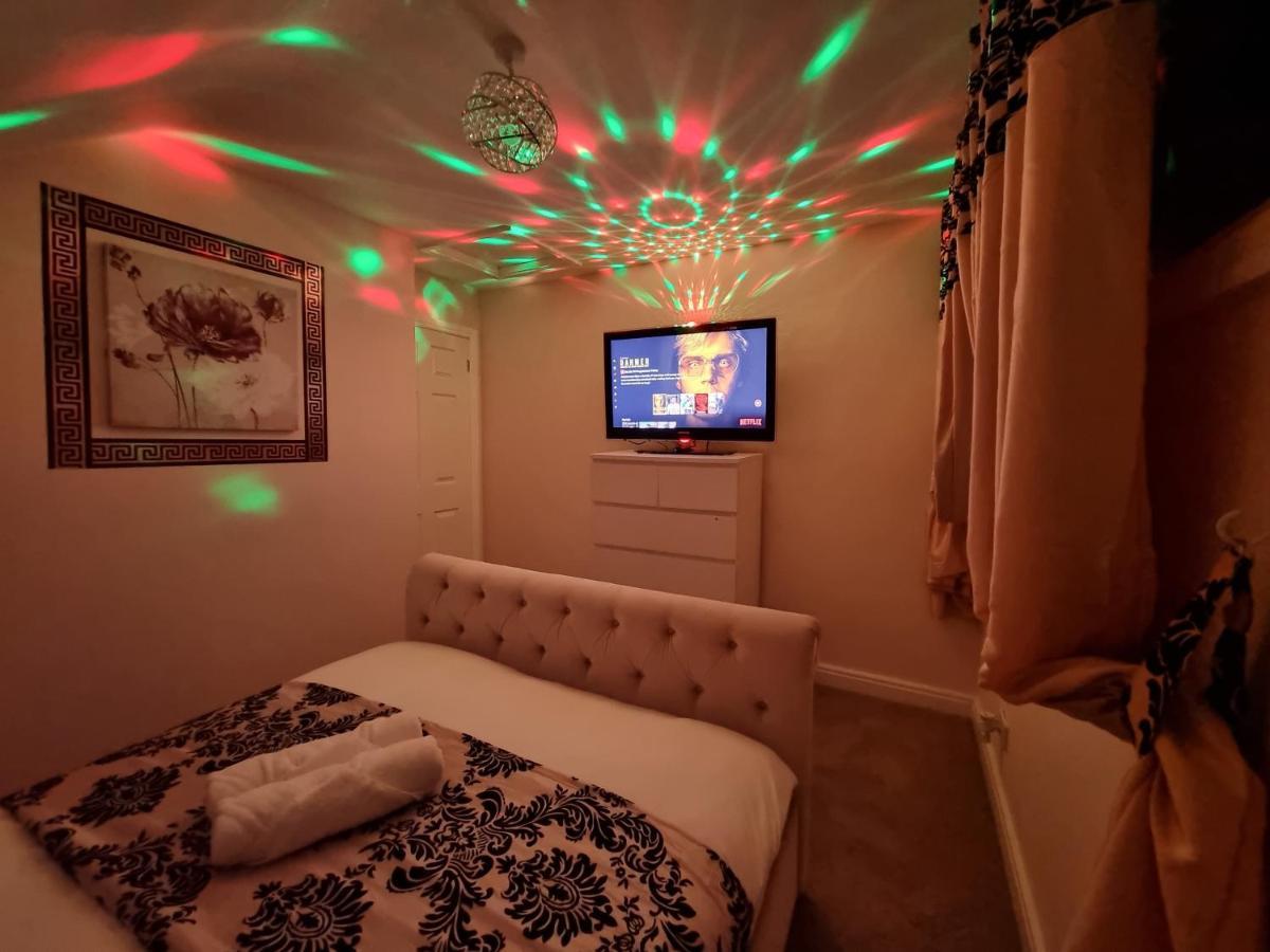 Apartment *f43nh* Setup For Your Relaxed & Cosy + Free Parking + Free Fast Wifi * Leeds (West Yorkshire)