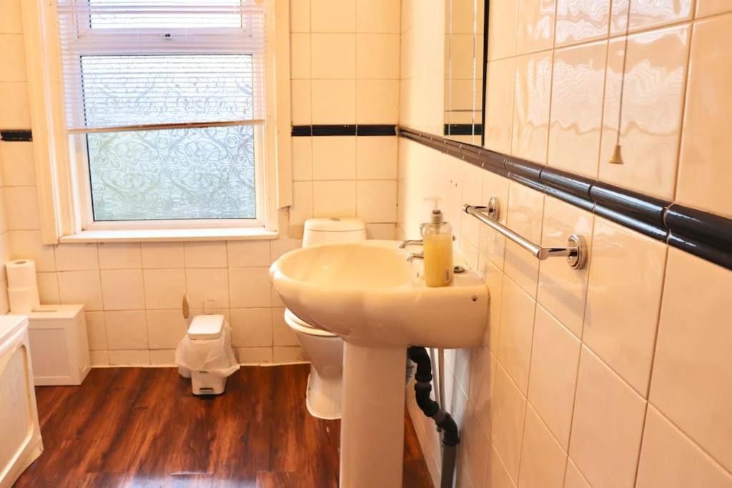 Cozy Family With Free Parking And Wifi Apartment