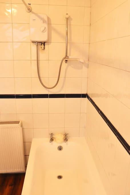 Cozy Family With Free Parking And Wifi Apartment