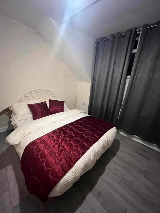 Homestay Double Bedroom In West Yorkshire, Leeds *