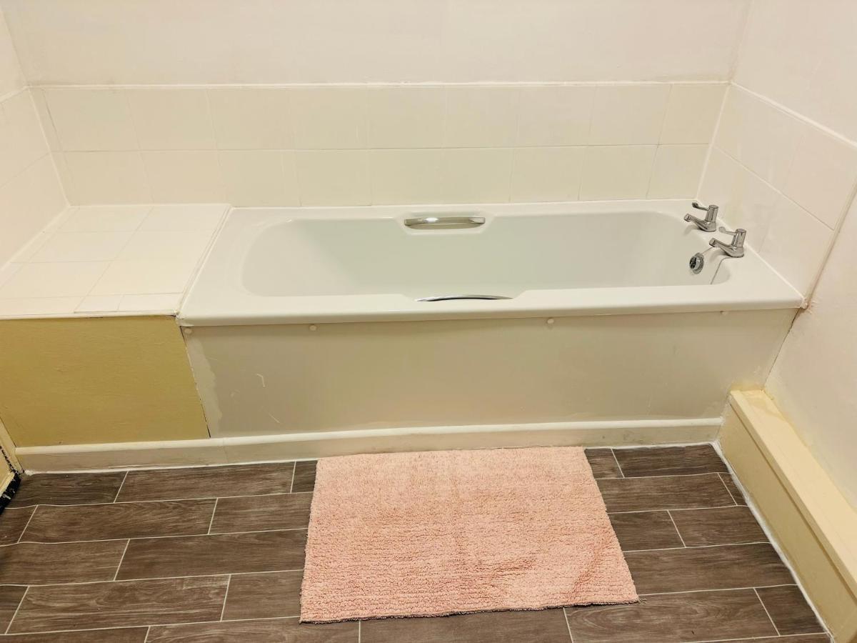 Homestay Double Bedroom In West Yorkshire, Leeds *