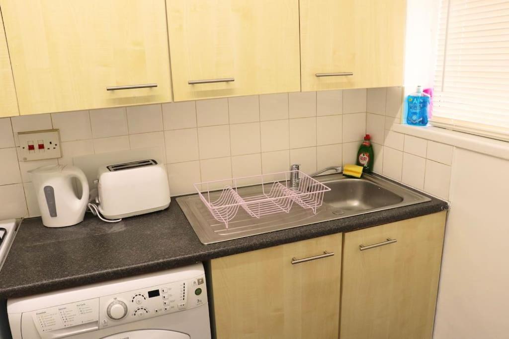 Beautiful With Free Parking And Wifi Apartment