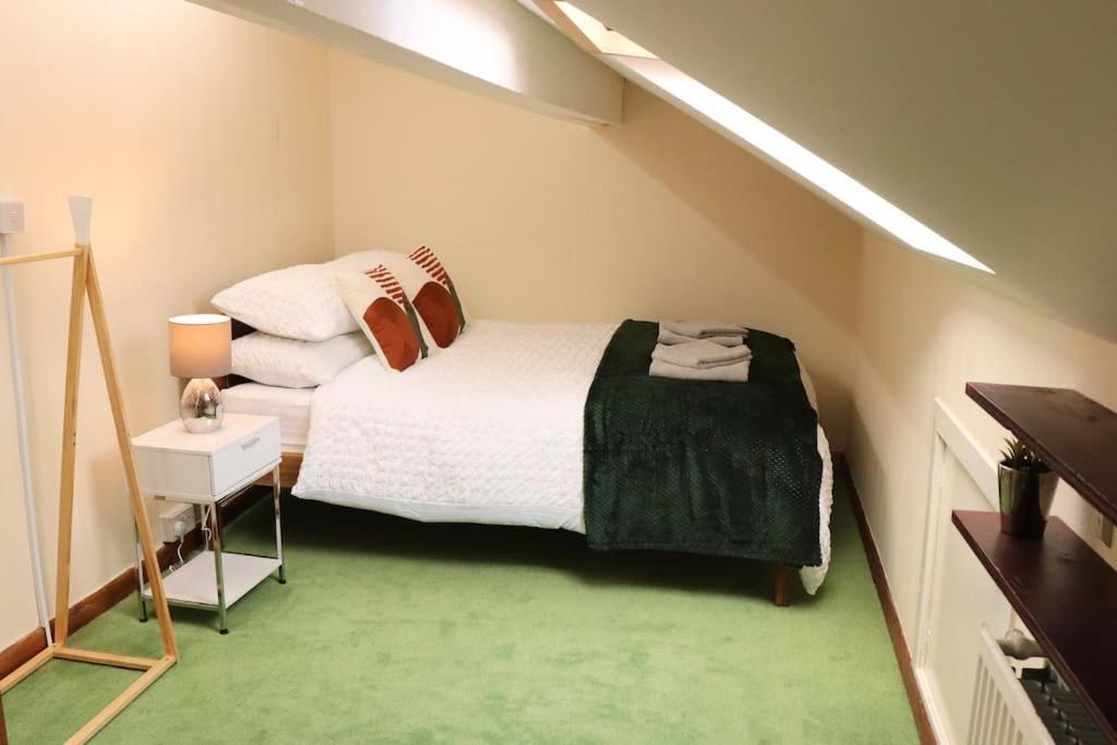 Beautiful With Free Parking And Wifi Apartment