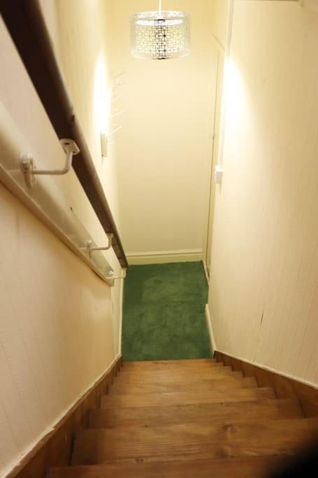 Beautiful With Free Parking And Wifi Leeds (West Yorkshire)